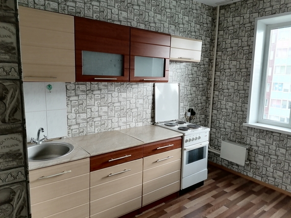 
  Сдам в аренду 1-комнатную квартиру, 42 м², Красноярск

. Фото 1.