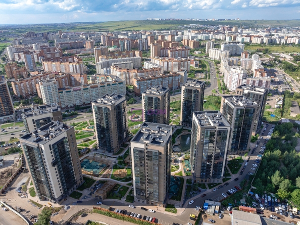 
   Продам 2-комнатную, 61.9 м², Авиаторов ул, 18

. Фото 2.