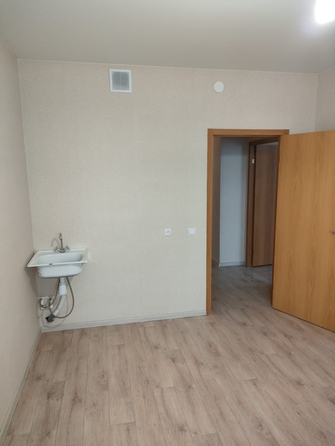 
   Продам 1-комнатную, 46 м², Судостроительная ул, 27Б

. Фото 3.