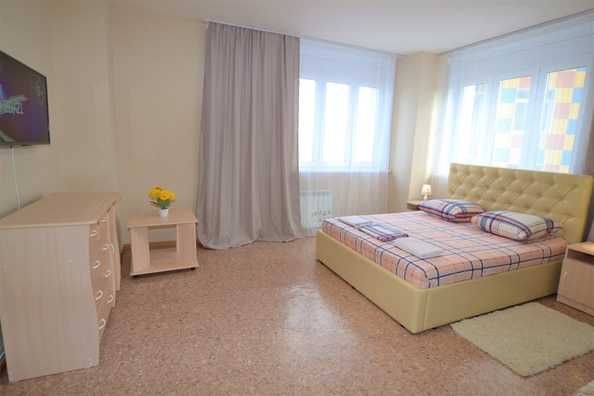 
  Сдается посуточно 1-комн. квартира, 52 м², Алексеева ул, д. 51
. Фото 2.
