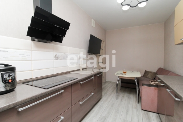 
   Продам 3-комнатную, 74 м², Авиаторов ул, 45

. Фото 4.