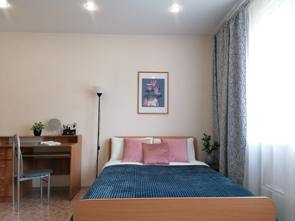 
  Сдам посуточно 1-комн. квартиру, 42 м², Авиаторов ул, д. 68
. Фото 1.