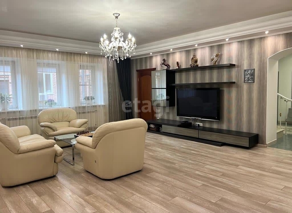 
   Продам 4-комнатную, 241 м², Профинтерна ул, 40А

. Фото 2.