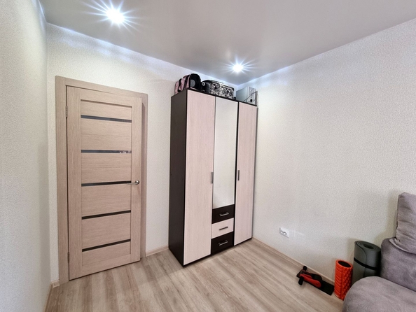 
   Продам 2-комнатную, 43 м², Антона Петрова ул, 110

. Фото 1.