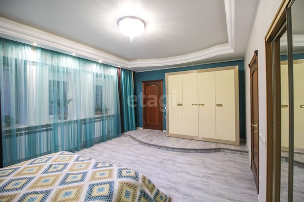 
   Продам 4-комнатную, 241 м², Профинтерна ул, 40А

. Фото 2.