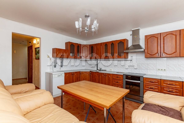 
  Продается 2-комн. квартира, 74.9 м², Малахова ул
. Фото 2.