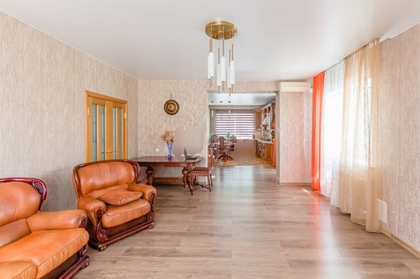 
   Продам 4-комнатную, 127.4 м², Строителей ул, 58

. Фото 6.