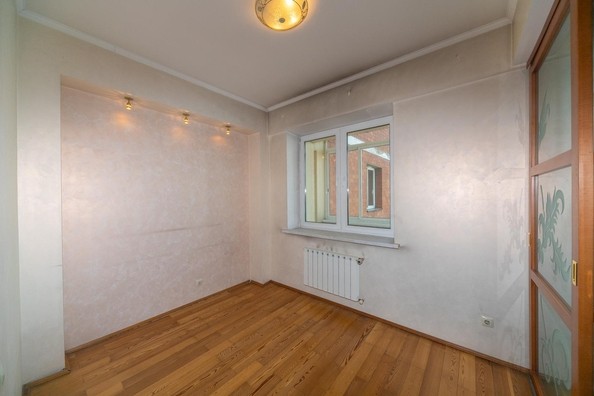 
   Продам 4-комнатную, 253 м², Александра Невского ул, 2

. Фото 23.