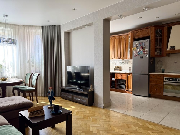 
  Продается 4-комн. квартира 112 м². Фото 1.