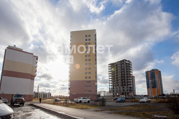 
   Продам 2-комнатную, 50.6 м², Строителей б-р, 69а

. Фото 1.