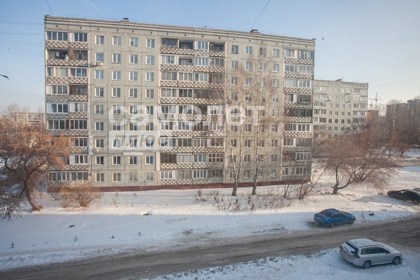 
   Продам 1-комнатную, 22.8 м², Строителей б-р, 56/2

. Фото 17.