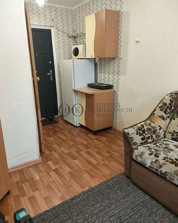 
   Продам 1-комнатную, 16.8 м², Строителей б-р, 50/2

. Фото 3.