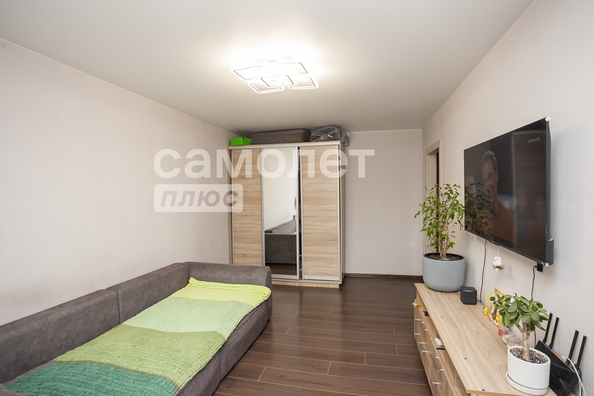 
   Продам 1-комнатную, 30 м², Строителей б-р, 28а

. Фото 3.