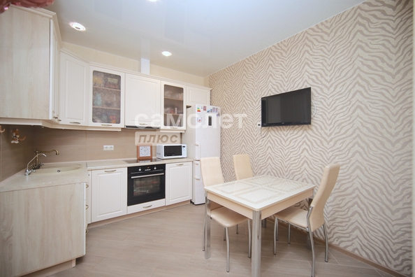 
   Продам 3-комнатную, 65.2 м², Кедровый б-р, 4

. Фото 1.