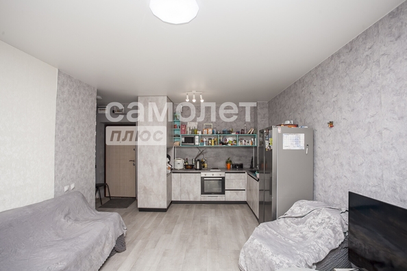 
   Продам 2-комнатную, 50 м², Строителей б-р, 71

. Фото 9.