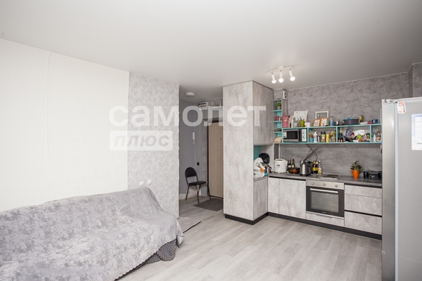 
   Продам 2-комнатную, 50 м², Строителей б-р, 71

. Фото 10.