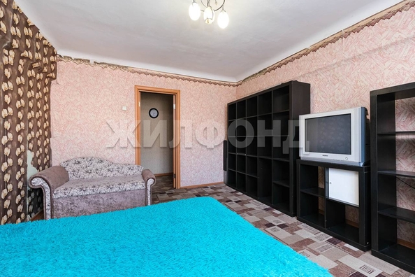 
   Продам 1-комнатную, 39.7 м², Красный пр-кт, 73

. Фото 2.