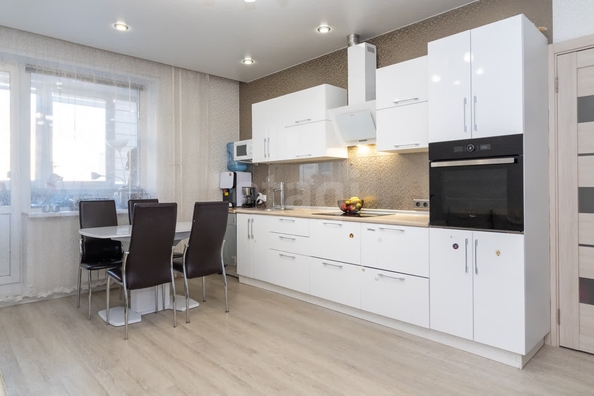 
   Продам 3-комнатную, 59.9 м², Романтиков ул, 7

. Фото 1.
