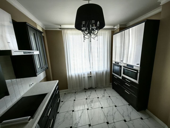 
   Продам 3-комнатную, 107.2 м², 6-й микрорайон, 15

. Фото 2.