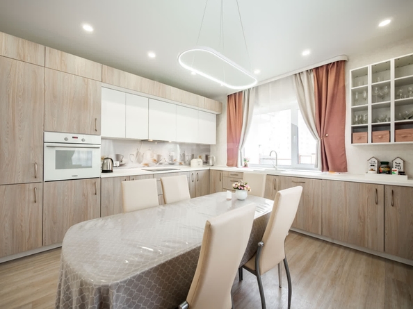 
   Продам дом, 289.8 м², Новосибирск

. Фото 2.