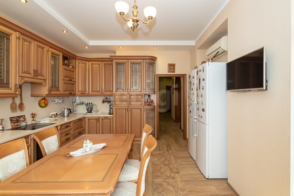 
   Продам 3-комнатную, 128 м², Академика Коптюга пр-кт, 7

. Фото 3.