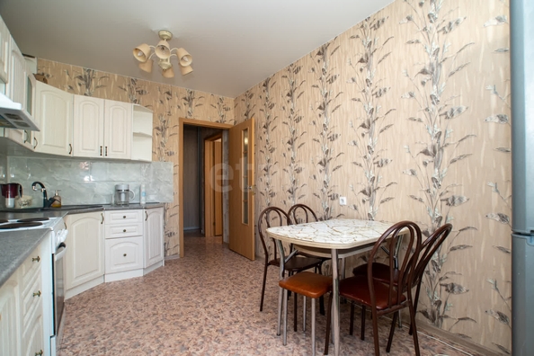 
   Продам 3-комнатную, 76.9 м², Петухова ул, 14/5

. Фото 4.