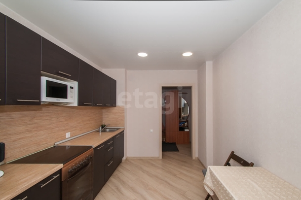 
  Продается 2-комн. квартира, 56.9 м², Большевистская ул, д. 108
. Фото 6.