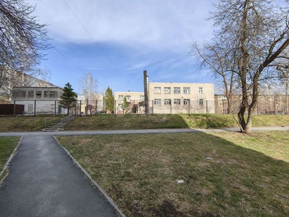 
   Продам 3-комнатную, 57.5 м², Макаренко ул, 15

. Фото 28.