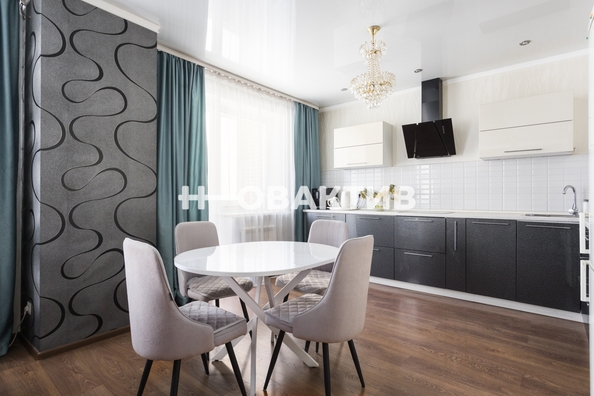 
   Продам 3-комнатную, 101.8 м², Дуси Ковальчук ул, 250

. Фото 1.