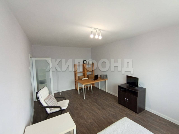 
   Продам 1-комнатную, 37.9 м², Тюленина ул, 1/2

. Фото 3.