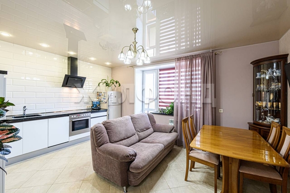 
   Продам 2-комнатную, 45.7 м², Николая Островского ул, 120

. Фото 4.
