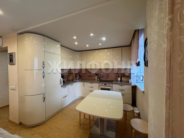 
   Продам 5-комнатную, 109 м², Троллейная ул, 7

. Фото 2.