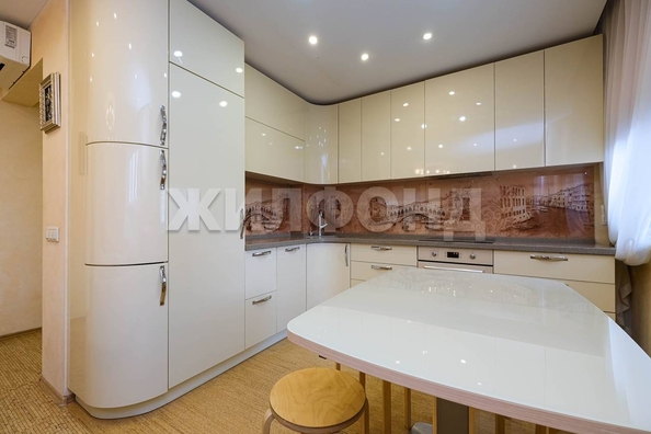 
  Продается 4-комн. квартира, 109 м², Троллейная ул, д. 7
. Фото 7.