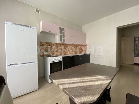 
  Сдам в аренду 1-комнатную квартиру, 49 м², Новосибирск

. Фото 2.