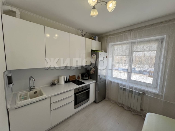 
   Продам 2-комнатную, 52.6 м², Военный городок ул, 124

. Фото 1.