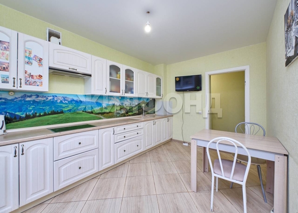 
   Продам 3-комнатную, 97.9 м², 2-й (4 мкр.) кв-л, 232

. Фото 2.