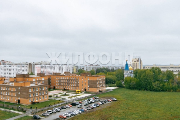 
   Продам 3-комнатную, 156 м², 3-й микрорайон, 1

. Фото 18.