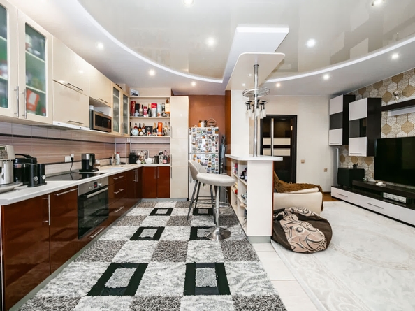 
   Продам 2-комнатную, 64.8 м², Военная ул, 9/2

. Фото 3.