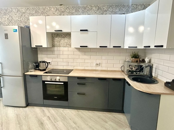 
  Продается 2-комн. квартира, 71 м², Владимира Заровного ул, д. 38
. Фото 3.