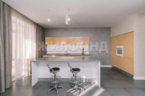 
  Продается 3-комн. квартира, 127.3 м², Богдана Хмельницкого ул, д. 11/3
. Фото 6.