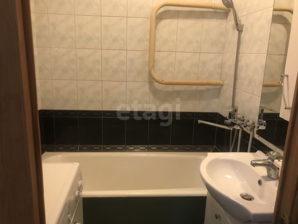 
  Продается 3-комн. квартира, 60 м², Петухова ул, д. 122
. Фото 11.