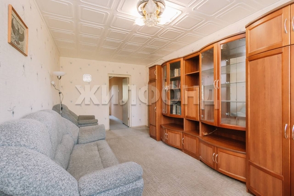 
  Продается 3-комн. квартира, 60 м², Петухова ул, д. 122
. Фото 2.