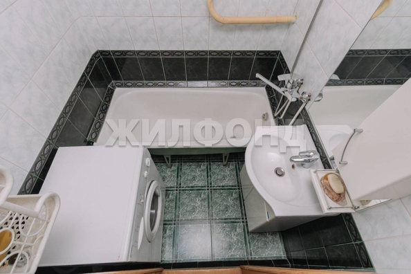
  Продается 3-комн. квартира, 60 м², Петухова ул, д. 122
. Фото 10.