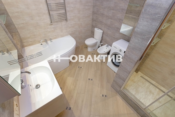 
  Продается 3-комн. квартира, 221.8 м², Красный пр-кт, д. 153А
. Фото 33.