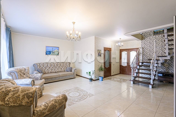 
  Продается 4-комн. квартира, 124.3 м², Вертковская ул, д. 42
. Фото 3.