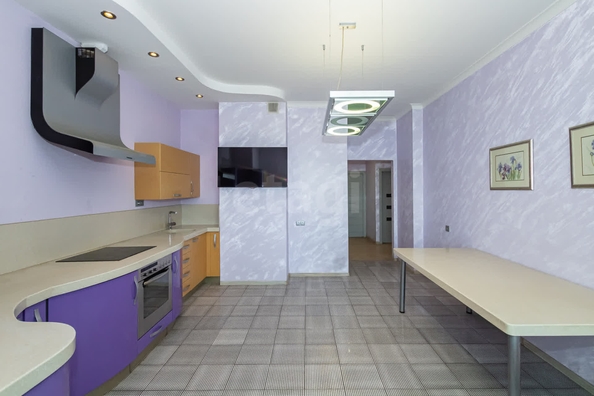 
  Продается 3-комн. квартира, 90.4 м², Кирова ул, д. 25
. Фото 2.