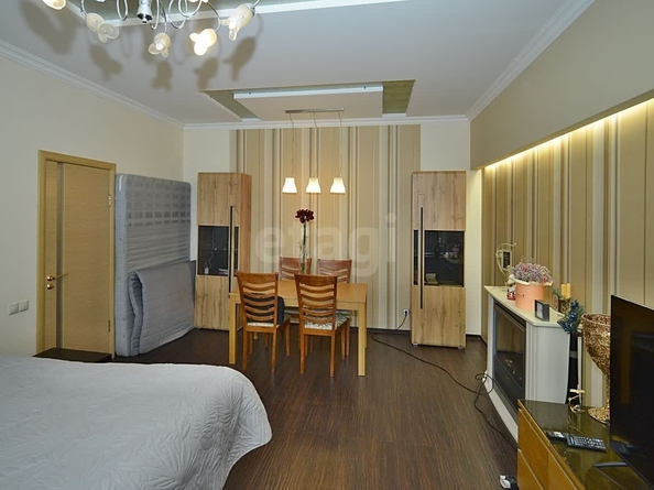 
  Продается 2-комн. квартира, 65 м², Семьи Шамшиных ул, д. 4
. Фото 2.