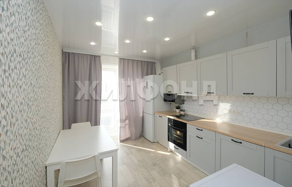 
  Продается 2-комн. квартира, 63.7 м², Николая Сотникова ул, д. 12
. Фото 2.