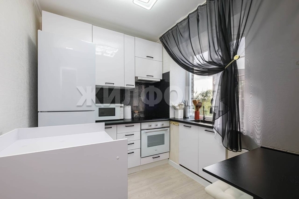 
  Продается 2-комн. квартира, 42 м², Коченевская ул, д. 1а
. Фото 2.
