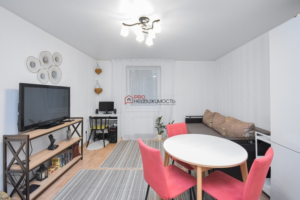 
  Продается 3-комн. квартира, 63 м², Большевистская ул, д. 100
. Фото 1.